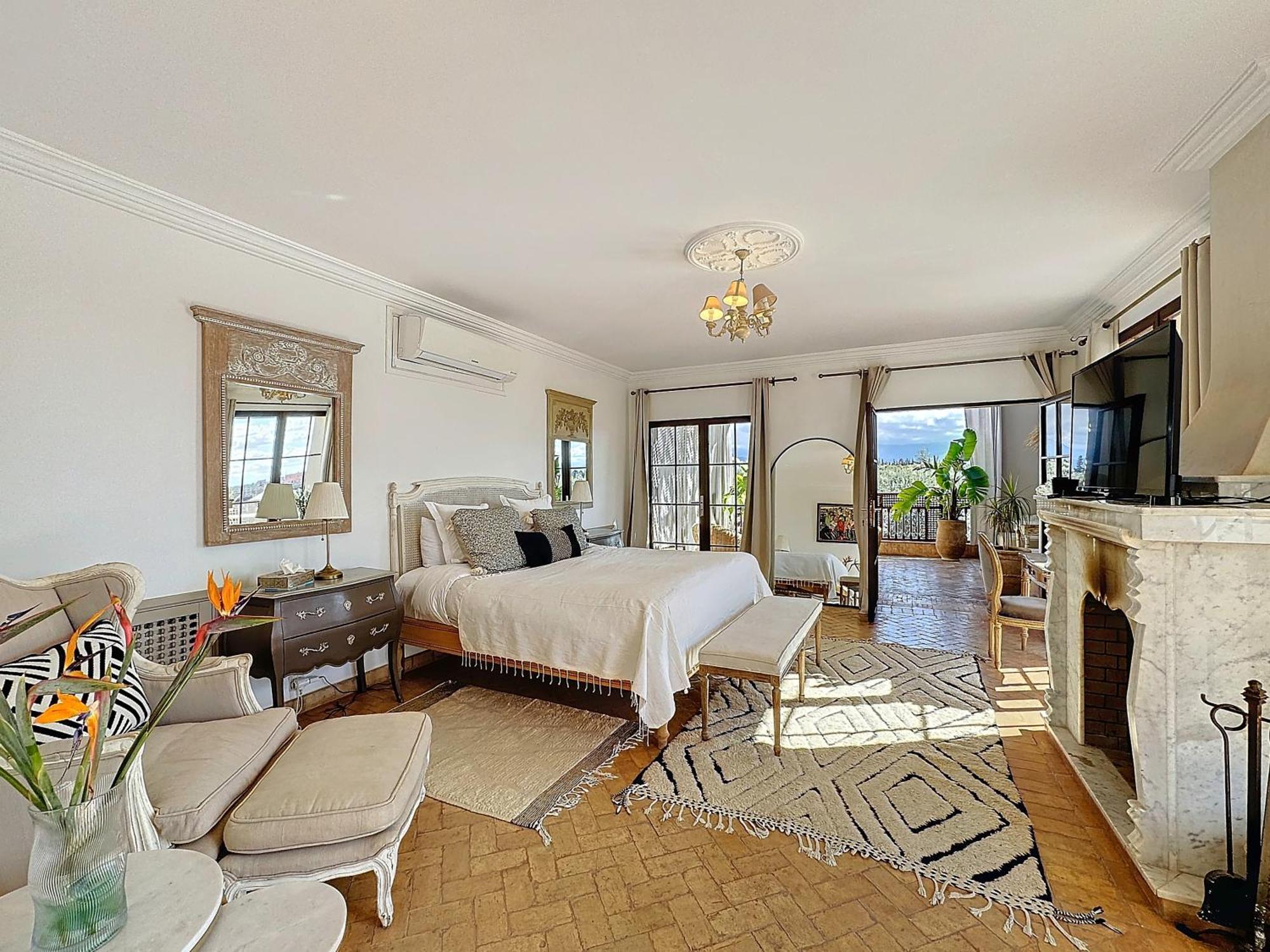 Luxury Villa Paschmina Урика Екстериор снимка