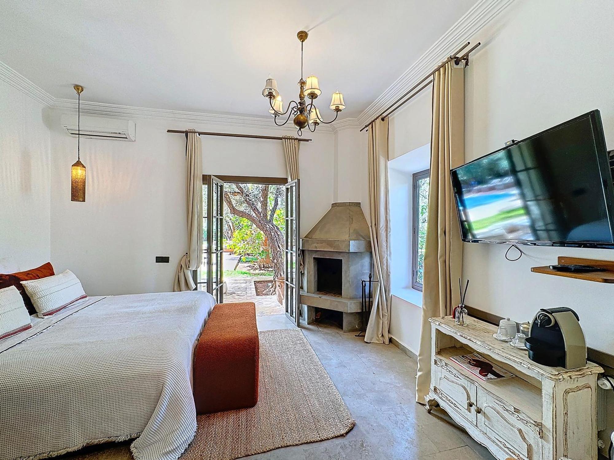 Luxury Villa Paschmina Урика Екстериор снимка